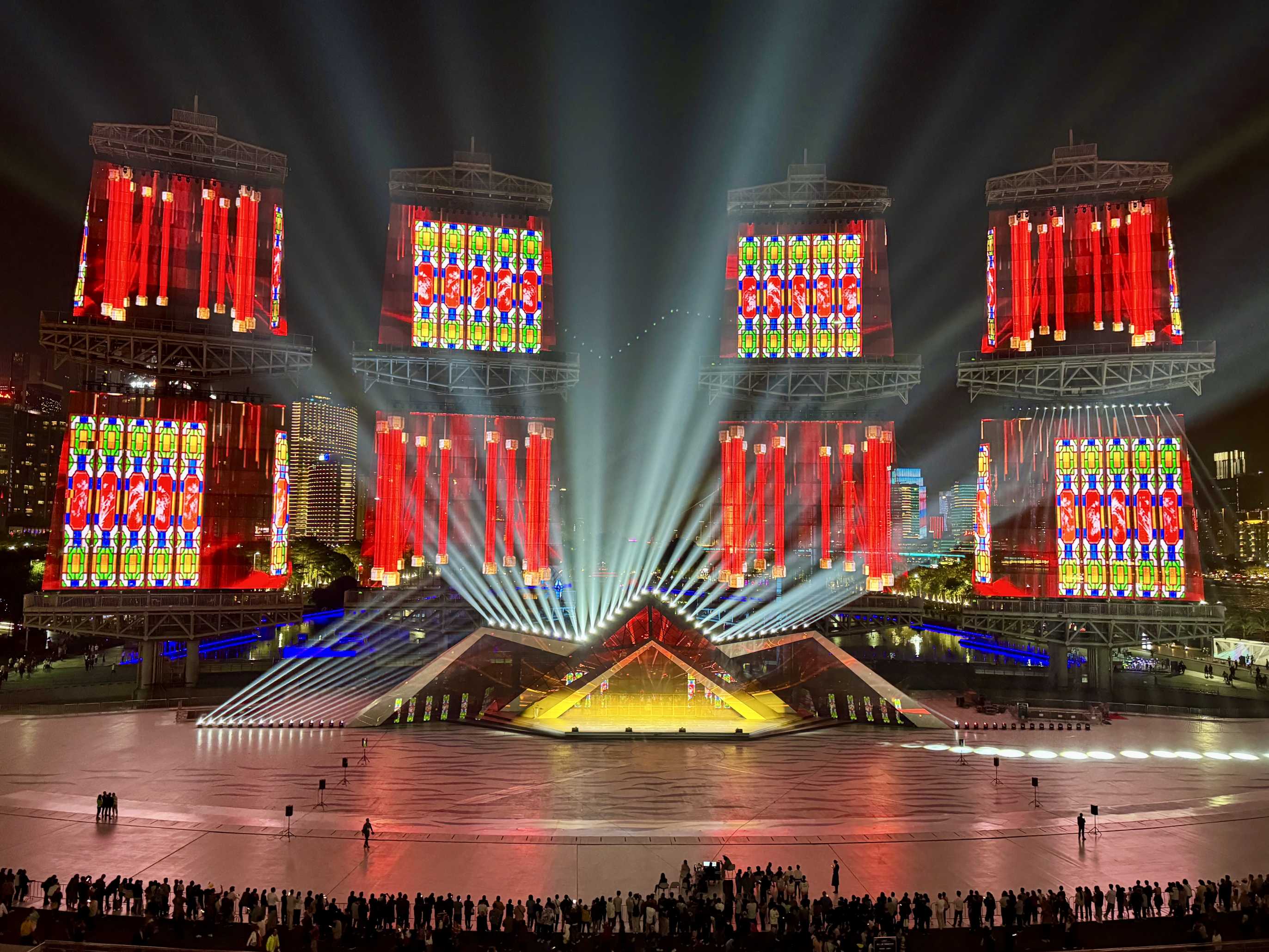 強勢亮相！2023廣州國際燈光節(jié)開幕，CADAC調(diào)音臺助力打造視聽盛宴