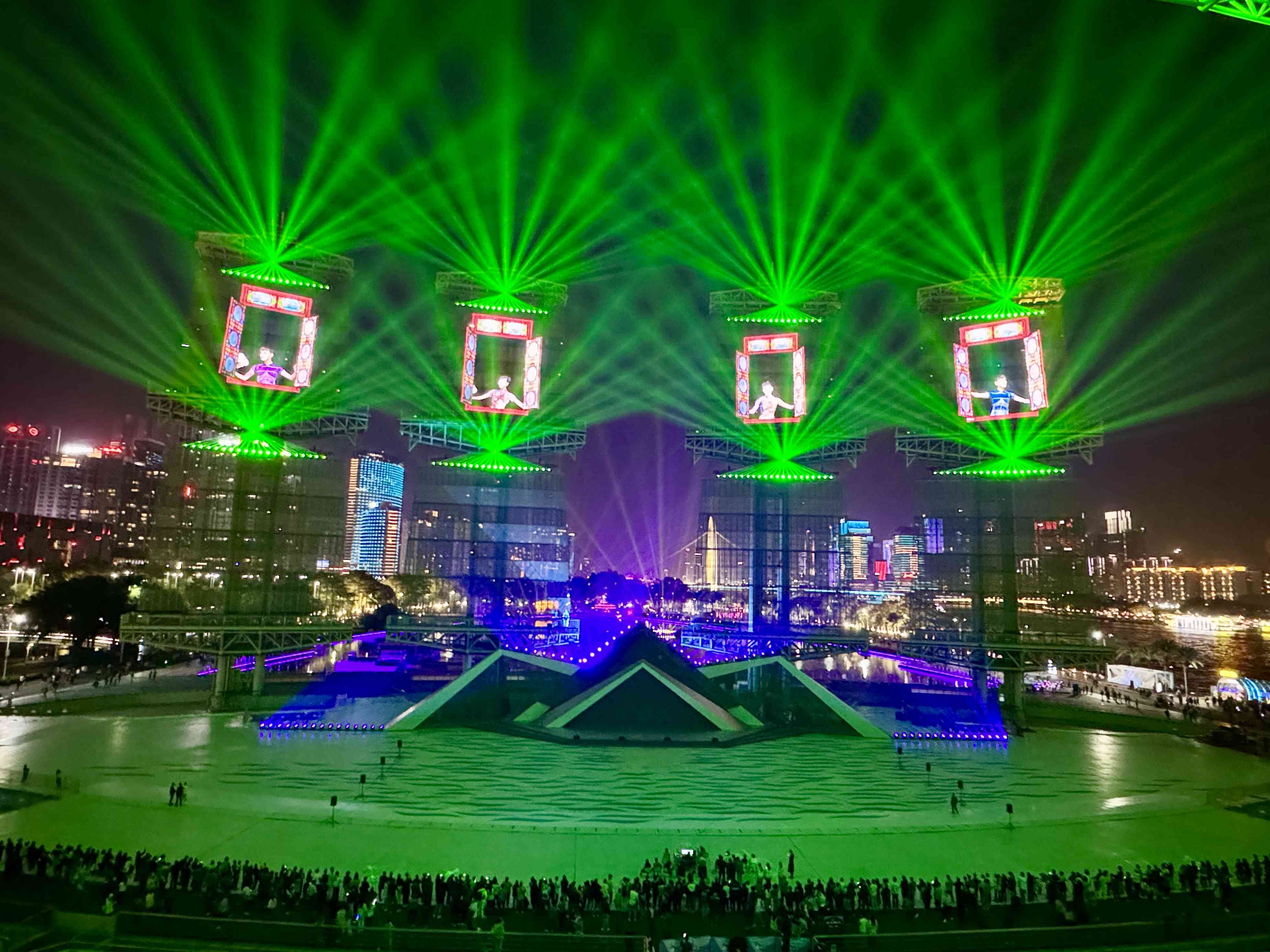 強勢亮相！2023廣州國際燈光節(jié)開幕，CADAC調(diào)音臺助力打造視聽盛宴