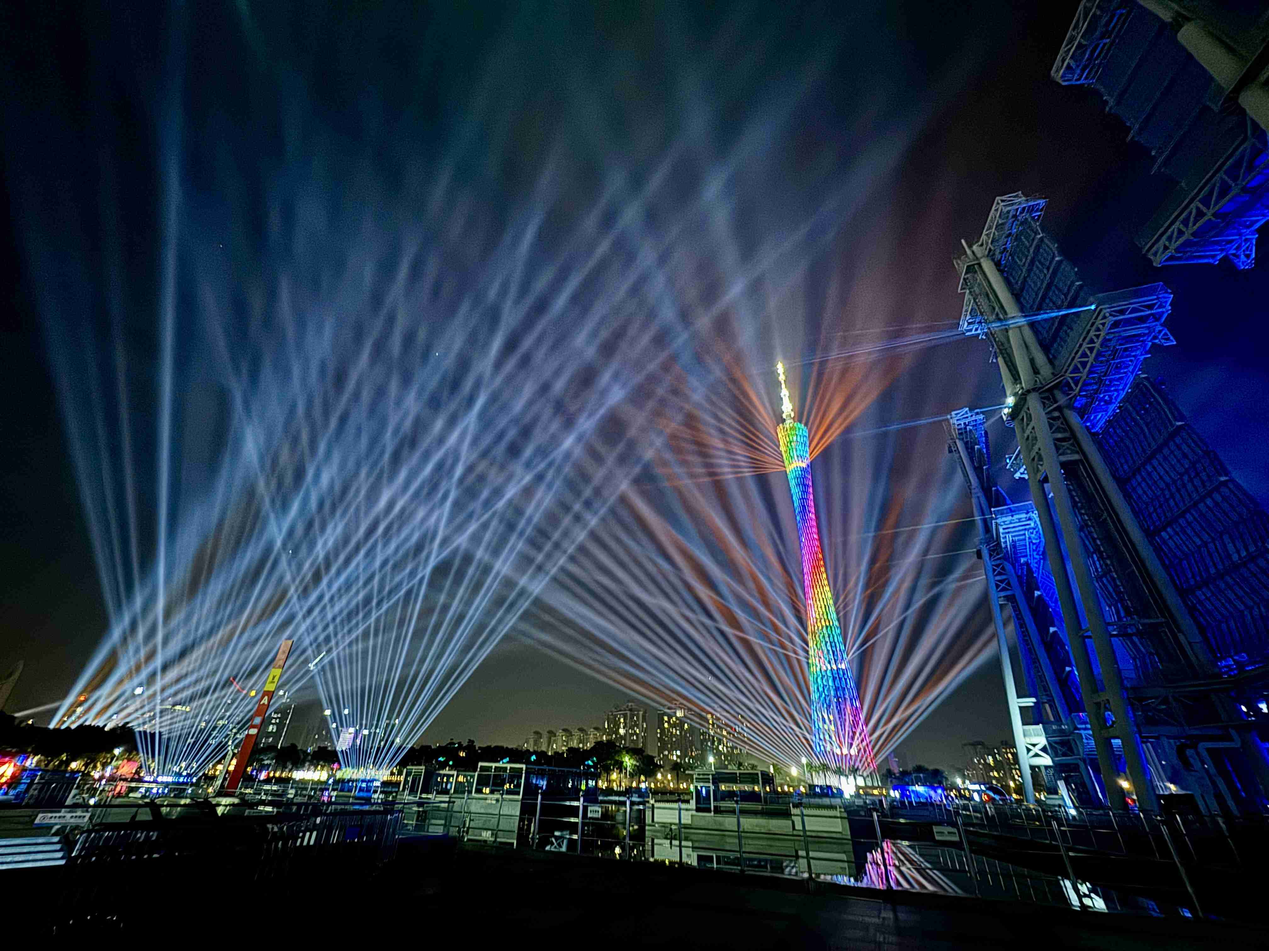 強勢亮相！2023廣州國際燈光節(jié)開幕，CADAC調(diào)音臺助力打造視聽盛宴