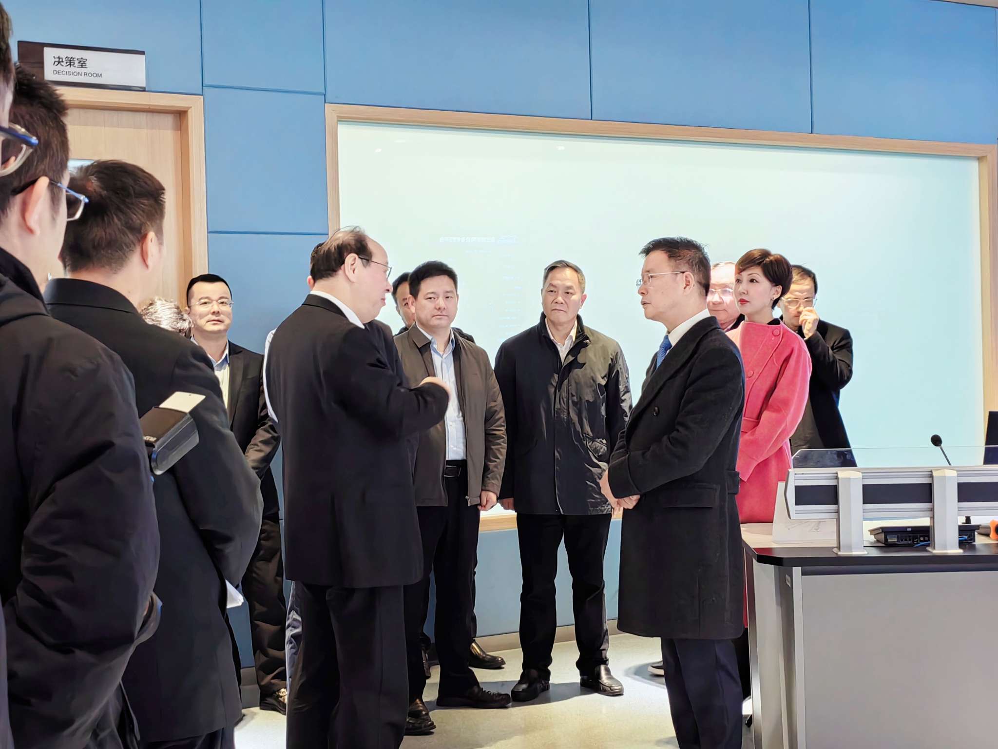 浙江省委常委、寧波市委書記彭佳學一行蒞臨音王考察調研 浙江省委常委、寧波市委書記彭佳學一行蒞臨音王考察調研