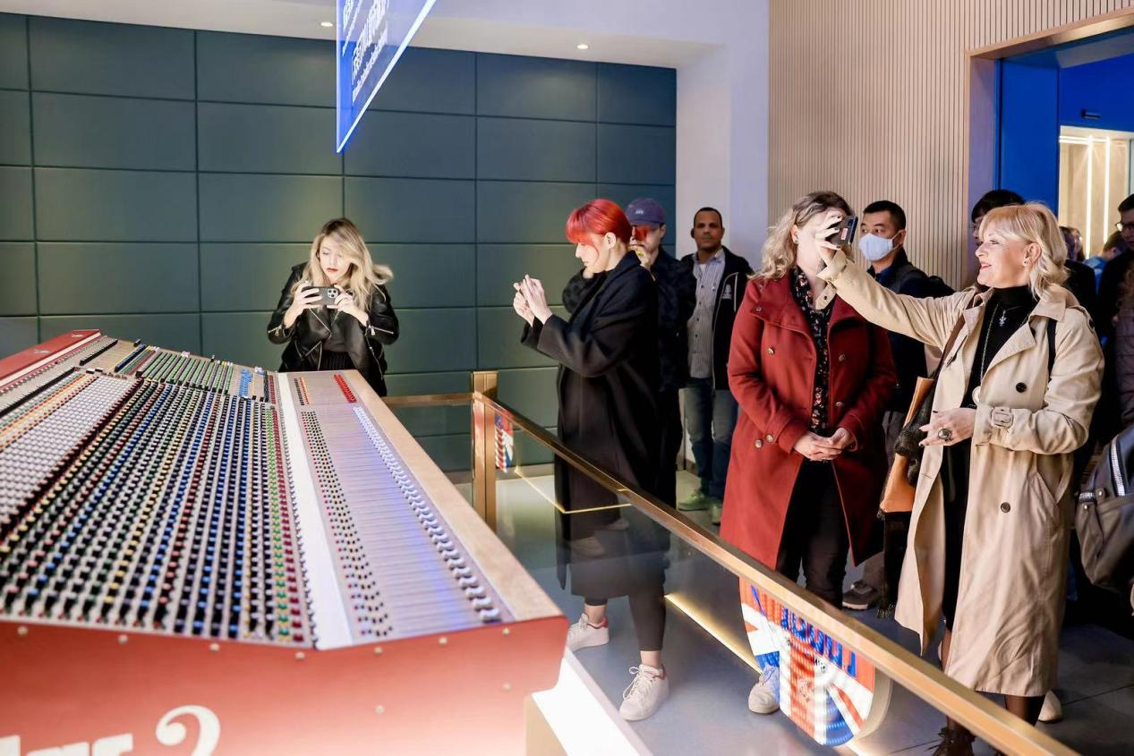 外媒記者紛紛點贊!“機遇中國·濱海寧波”全球傳播行動采訪團正式到訪音王 外媒記者紛紛點贊!“機遇中國·濱海寧波”全球傳播行動采訪團正式到訪音王