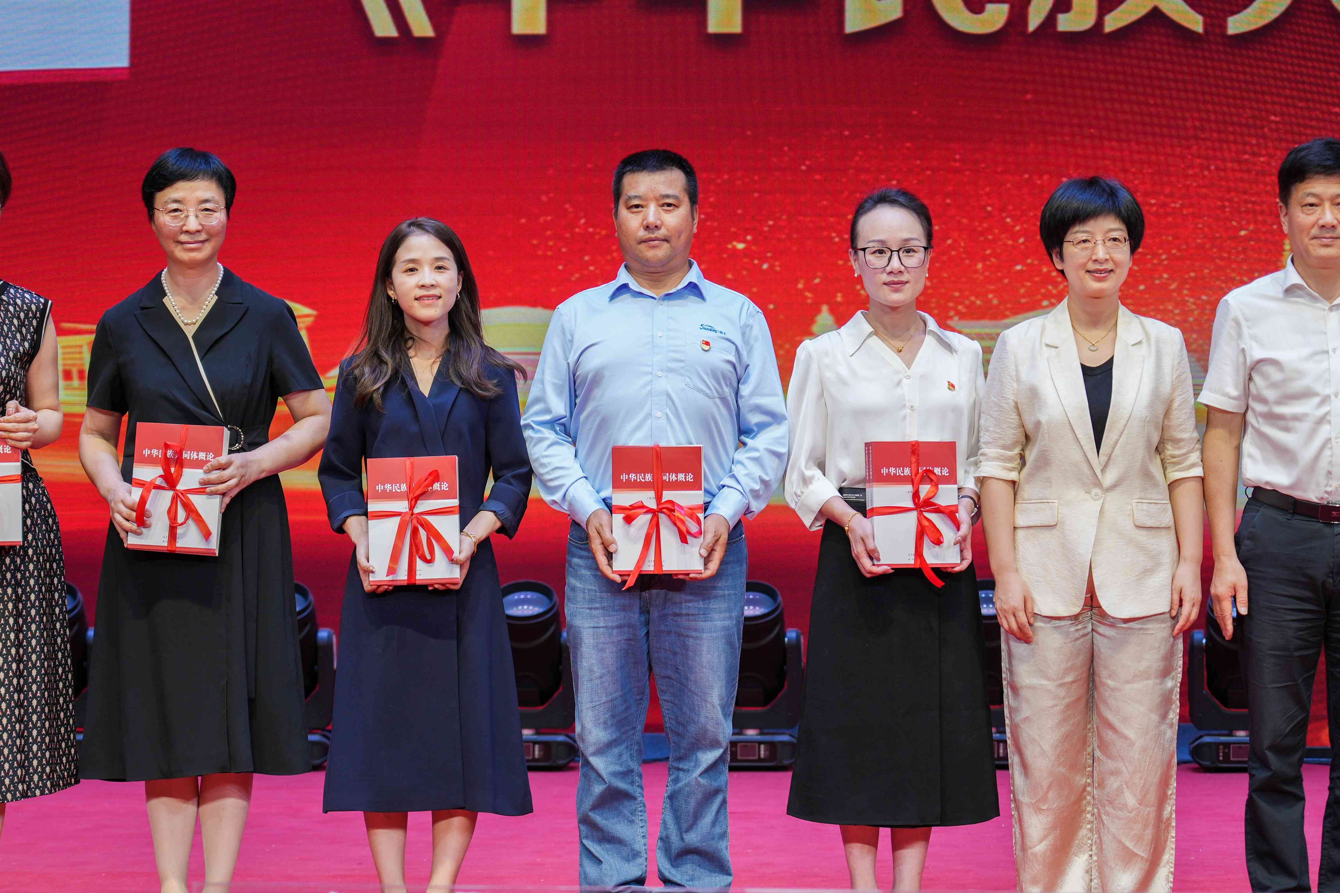 慶祝中華人民共和國成立75周年?鑄牢中華民族共同體意識 | 2024年度全省專題巡回宣講(寧波站)在音王成功舉行 慶祝中華人民共和國成立75周年?鑄牢中華民族共同體意識 | 2024年度全省專題巡回宣講(寧波站)在音王成功舉行