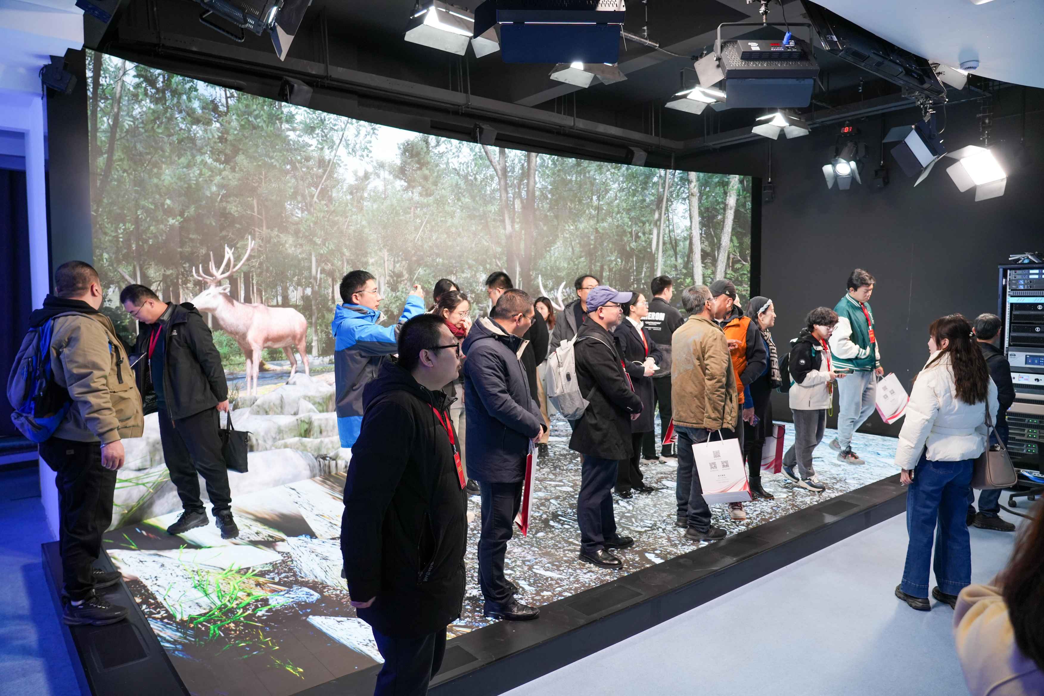 2024校園影視教育成果展示暨“元宇宙VR創意編程”培訓活動在音王成功舉辦 2024校園影視教育成果展示暨“元宇宙VR創意編程”培訓活動在音王成功舉辦