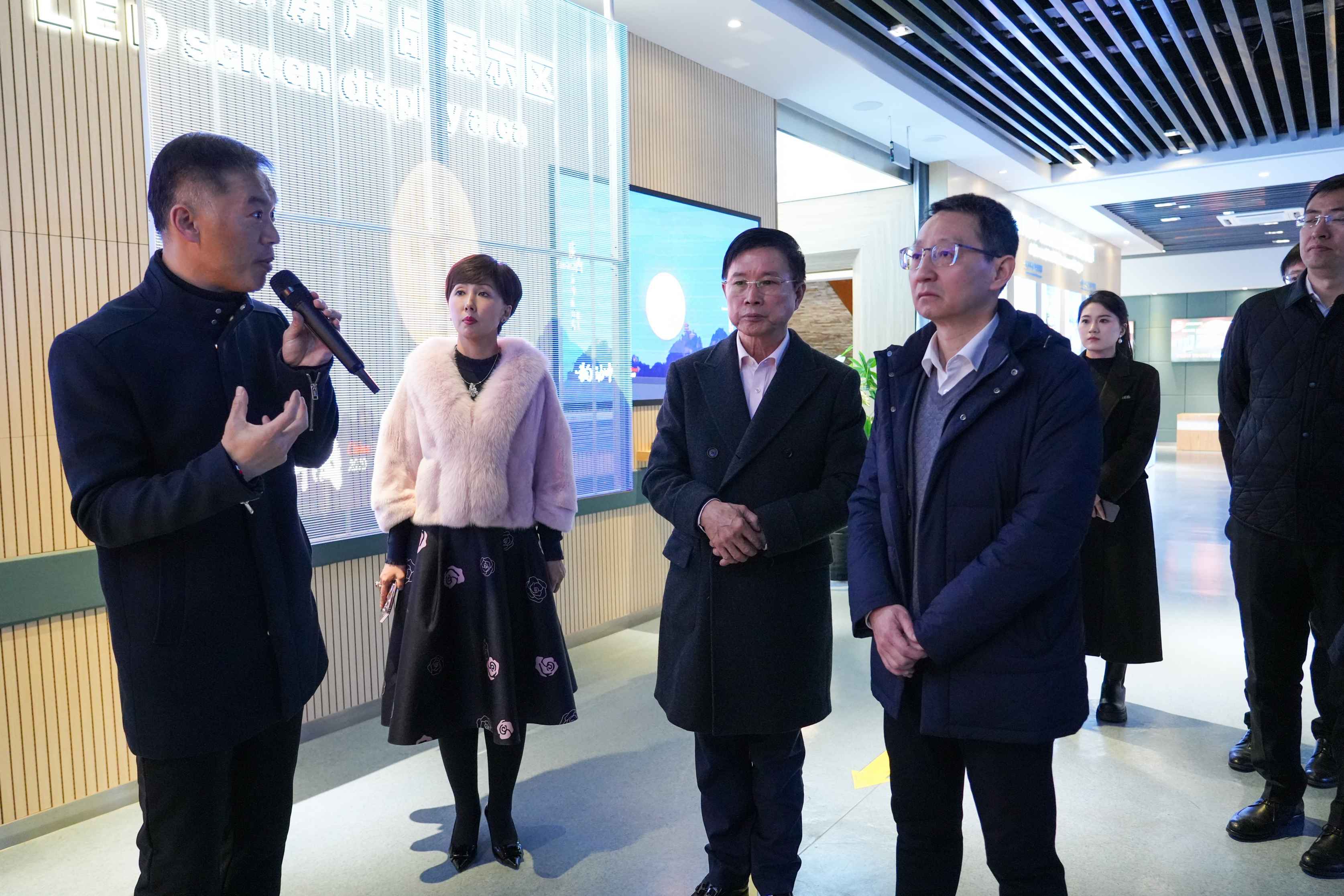 寧波市黨政領導一行赴音王集團考察調研，共鑄科技文化融合發展